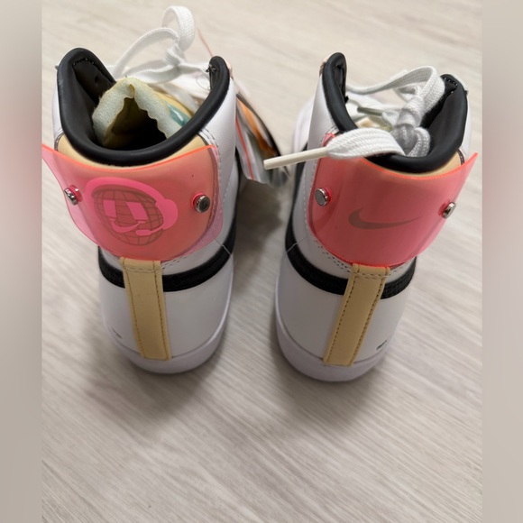 Nike woman Blazer Mid77 limited edition White, Black, and Pink High-Top Sneakers - Picture 2 of 9